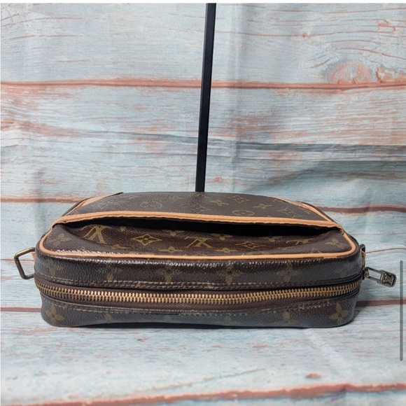 450 "Trocadero 23" Authentic Louis Vuitton Monogram Trocadero 23 bag - Picture 8 of 12